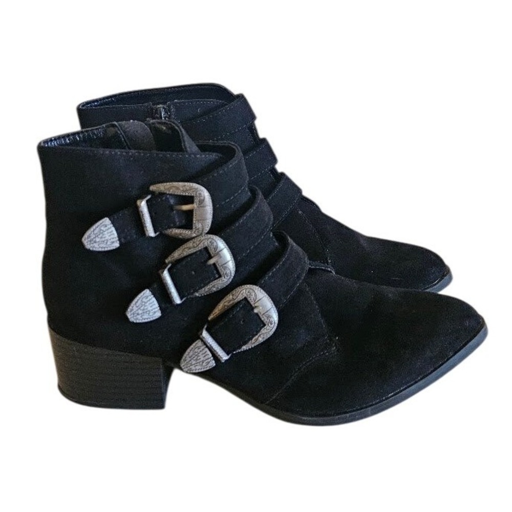 Qupid Womens Black Faux Suede Triple Buckle Western Ankle Boots Pointed Toe 8